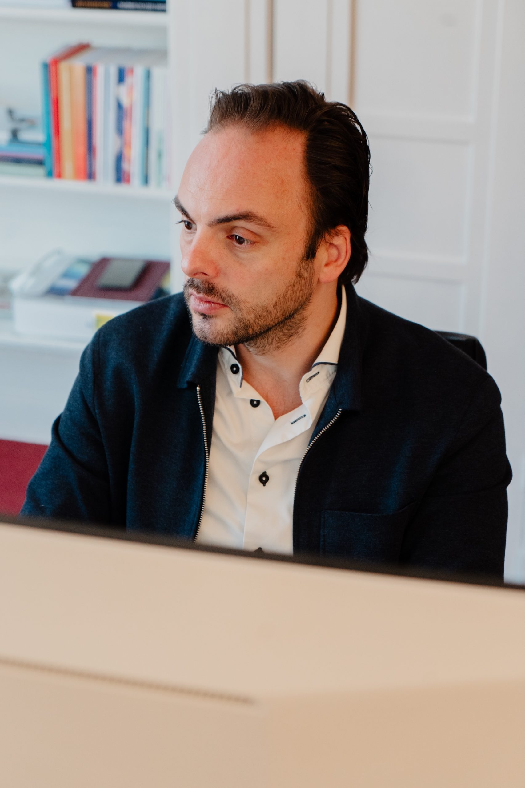 Jeff Lafranca, Manager ANW-dienst bij GeriCall, aan het werk op kantoor